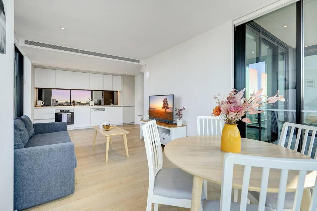 Wake Up In Front Of Water Bay Beckons- 2B2B1C Apartment Melbourne Exterior photo